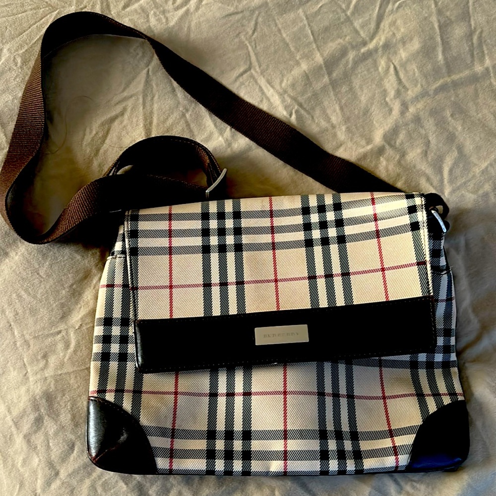 Burberry authentic Body bag